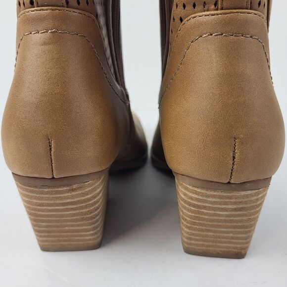 DV Dolce Vita Kirby Pull-On Perforated Western Ankle Bootie Tan 8.5 - Picture 5 of 14